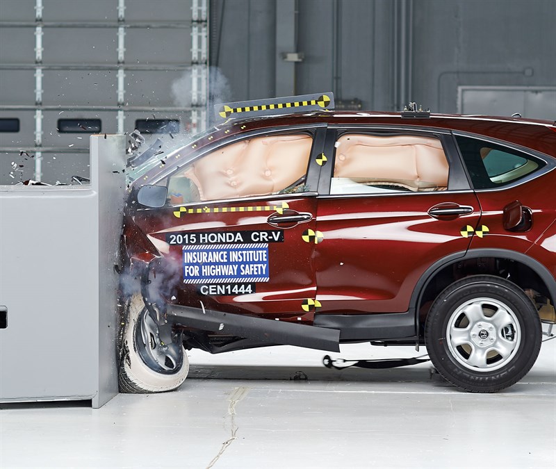 Страховой институт дорожной безопасности отметил CR-V как исключительно надежный и безопасный автомобиль
